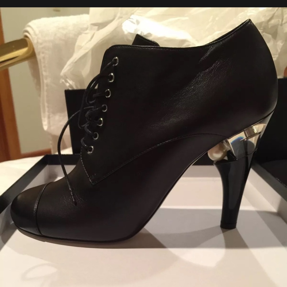 Chanel laceup booties leather pearl-heel black 39 - Picture 6 of 10